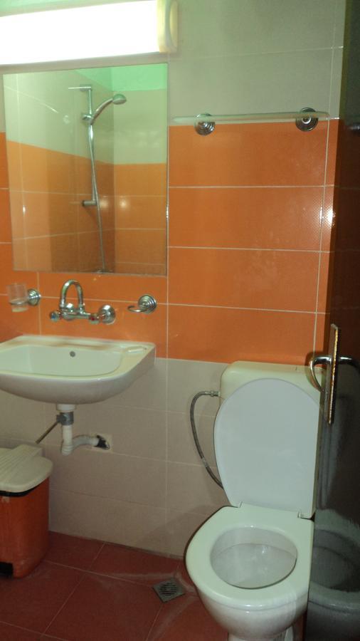 Hotel Stroitel Chisarja Exteriér fotografie