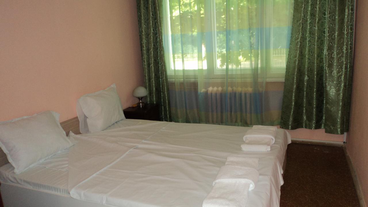 Hotel Stroitel Chisarja Exteriér fotografie