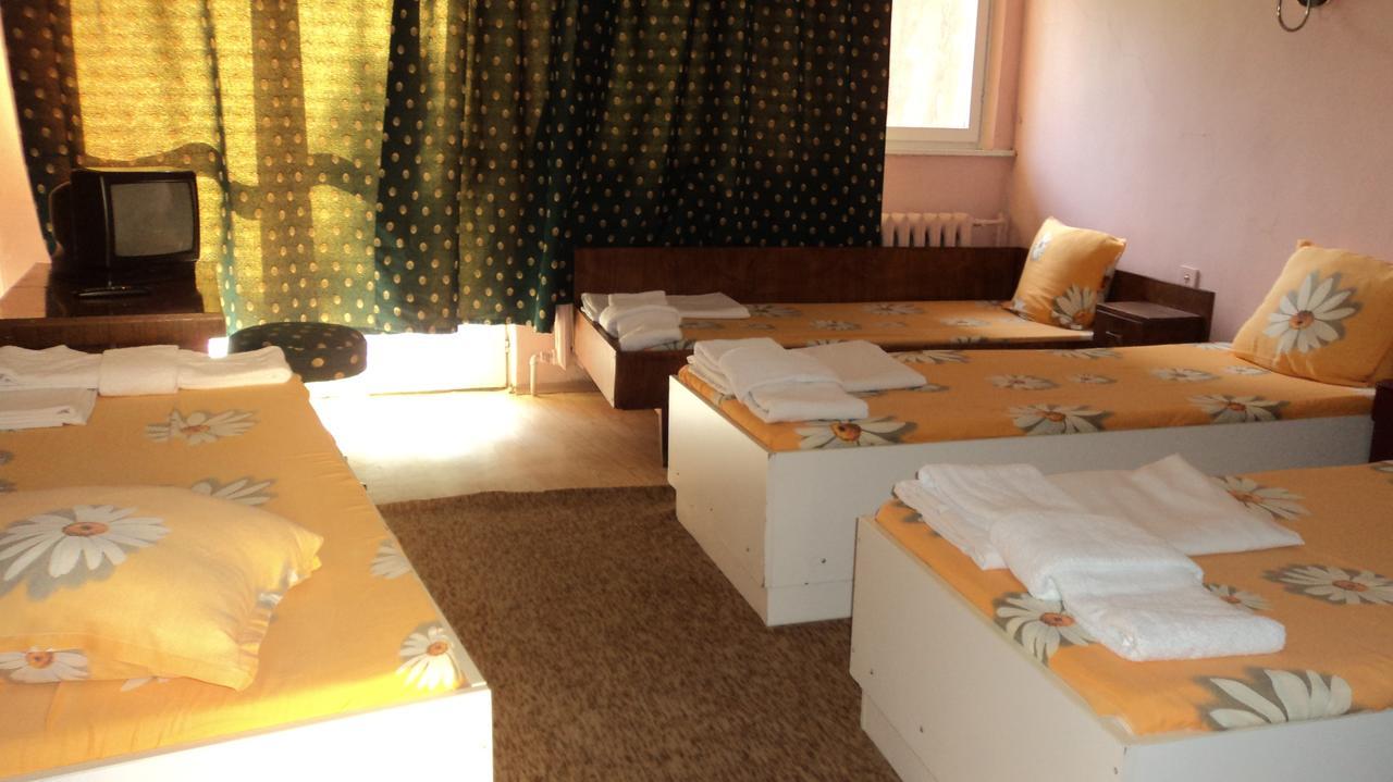 Hotel Stroitel Chisarja Exteriér fotografie
